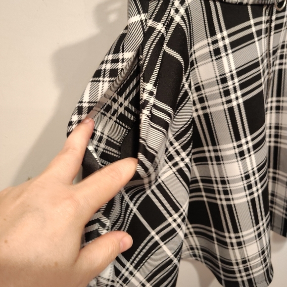 Hot Topic Women's Plaid O-Ring Zip Front Mini Skirt Sz M Preppy Academia Punk - Picture 4 of 7